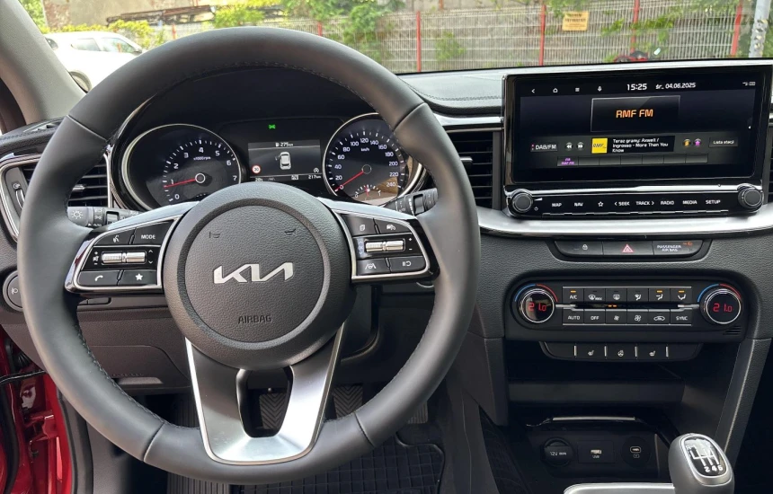 Kia Ceed 1,5T-GDI 6MT MY25 TRIBUTE