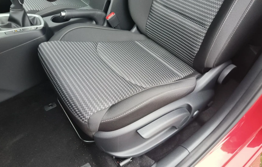 Kia Ceed 1,5T-GDI 6MT MY25 M+SMT