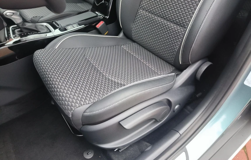 Kia XCeed 1,5T-GDI 7DCT MY25 L+AEB+Panorama