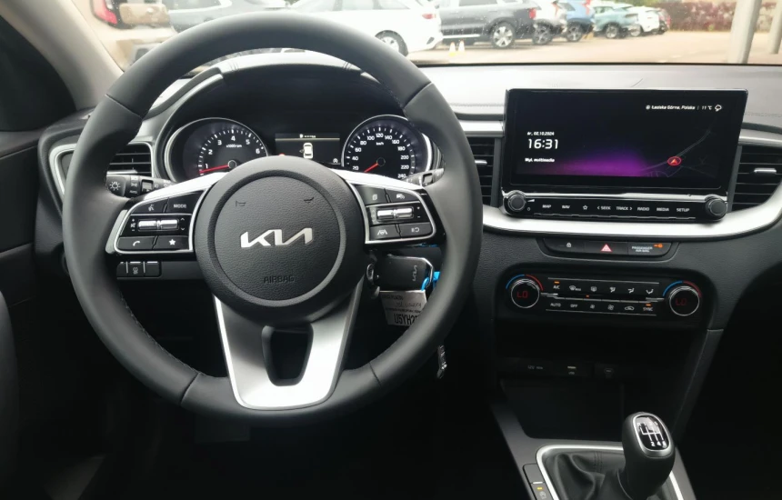 Kia Ceed 1,5T-GDI 6MT MY25 M+SMT