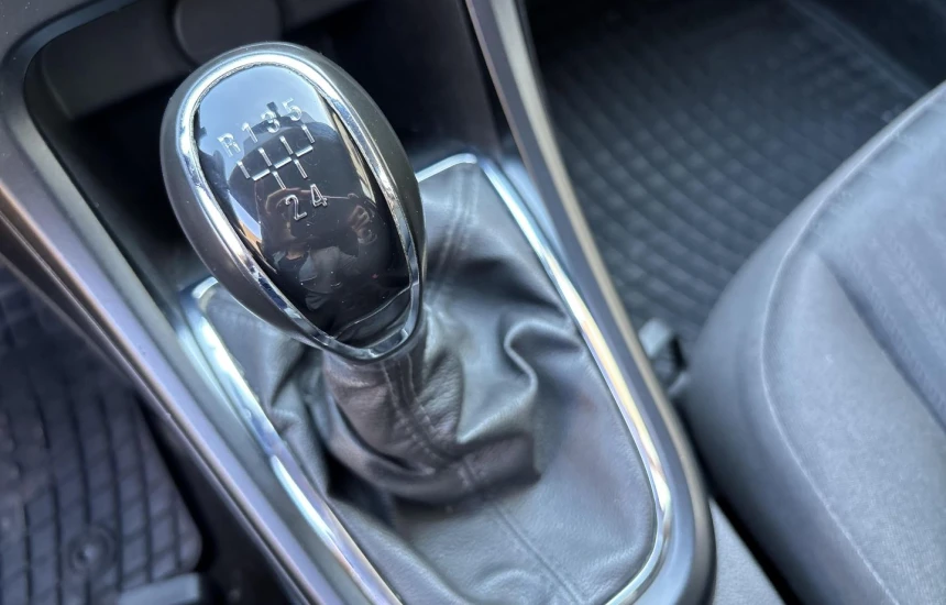 Opel Astra Rezerwacja/ 1.6 Essentia