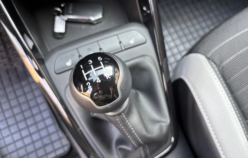 Kia Stonic  STONIC 1.2MPi 5MT MY25 L+BL