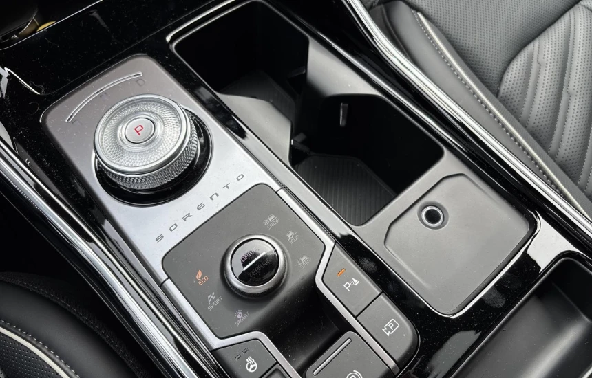 Kia Sorento 1.6T HEV MY25 6AT 4WD 7S PRESTIGE LINE+MIR+PNS AWD 215KM!!