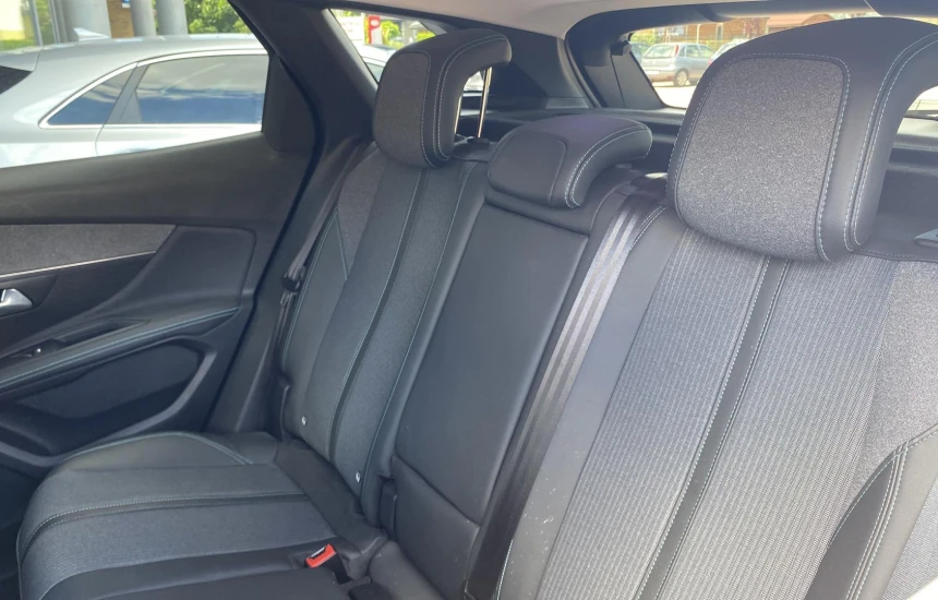 Peugeot 3008 Rezerwacja/ 1.2 PureTech Allure