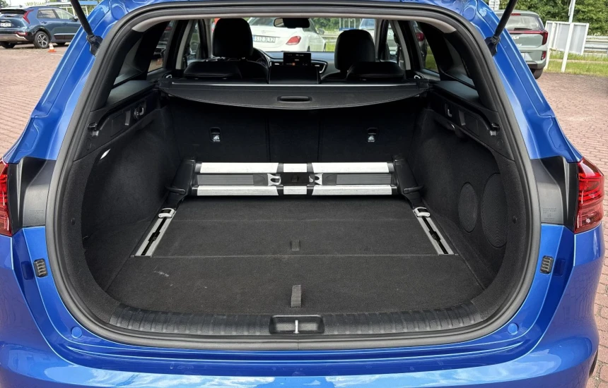 Kia Ceed SW 1,4T-GDI 7DCT L+BL+JBL+WIN