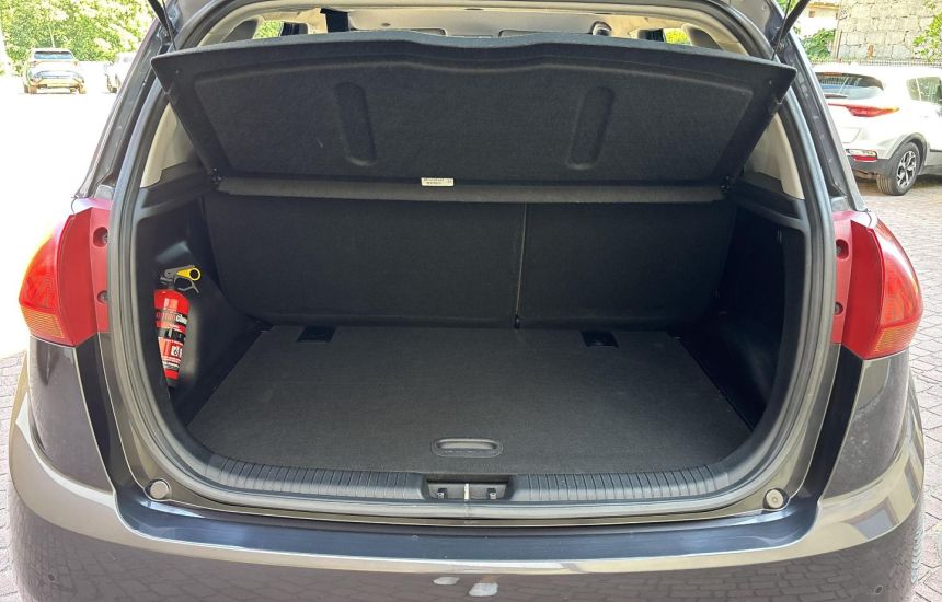 Kia venga Rezerwacja/ 1.6 6MT Business Line