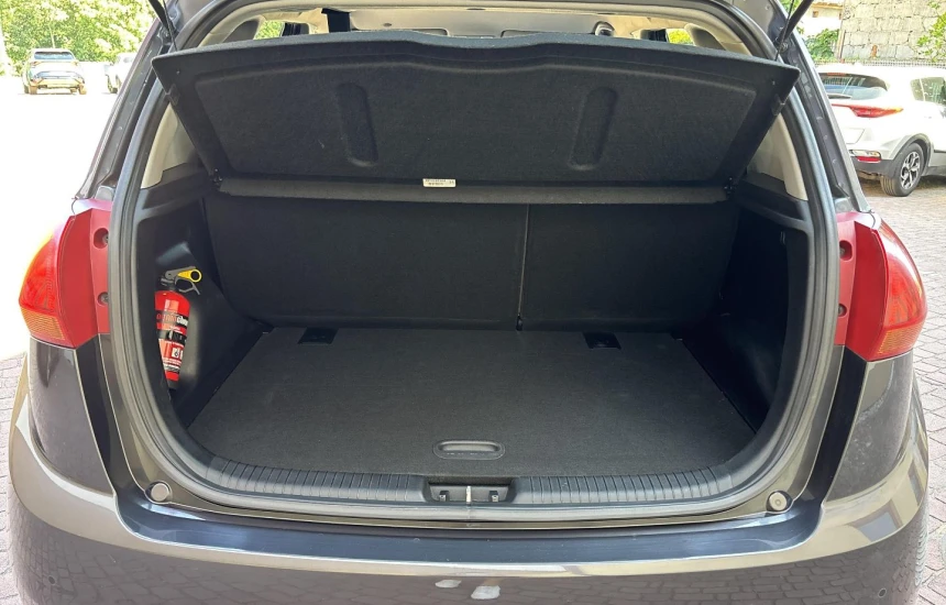 Kia venga Rezerwacja/ 1.6 6MT Business Line