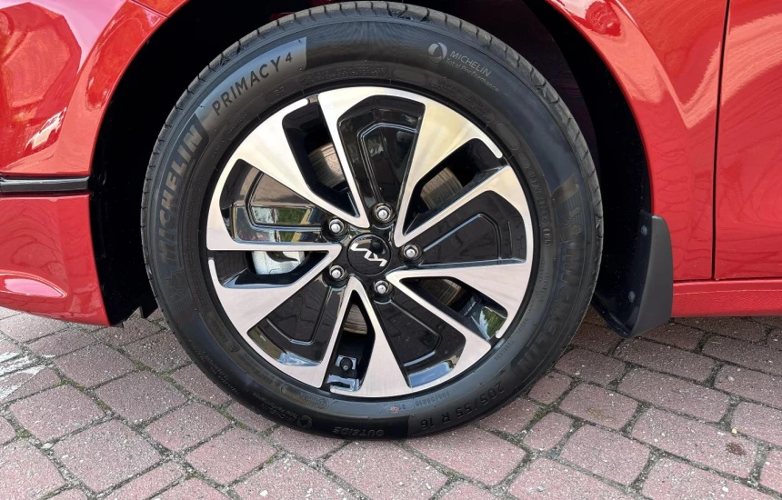 Kia Ceed 1,5T-GDI 6MT MY25 TRIBUTE
