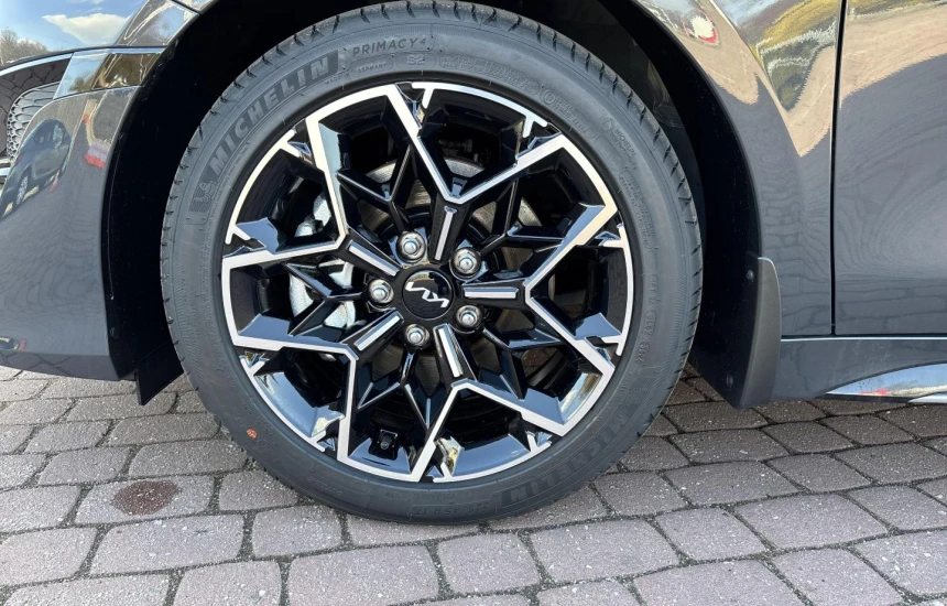 Kia Proceed 1,5T-GDI 6MT MY25 GT-LINE+TEC+AEB