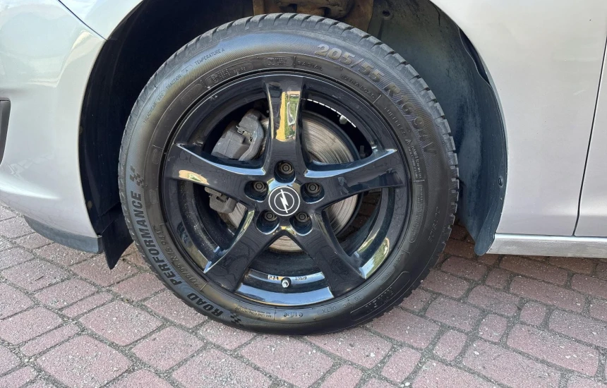 Opel Astra Rezerwacja/ 1.6 Essentia