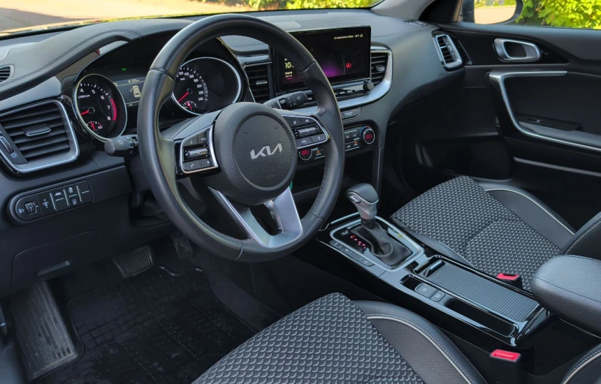 Kia XCeed 1,5T-GDI 7DCT MY25 L+AEB+Panorama