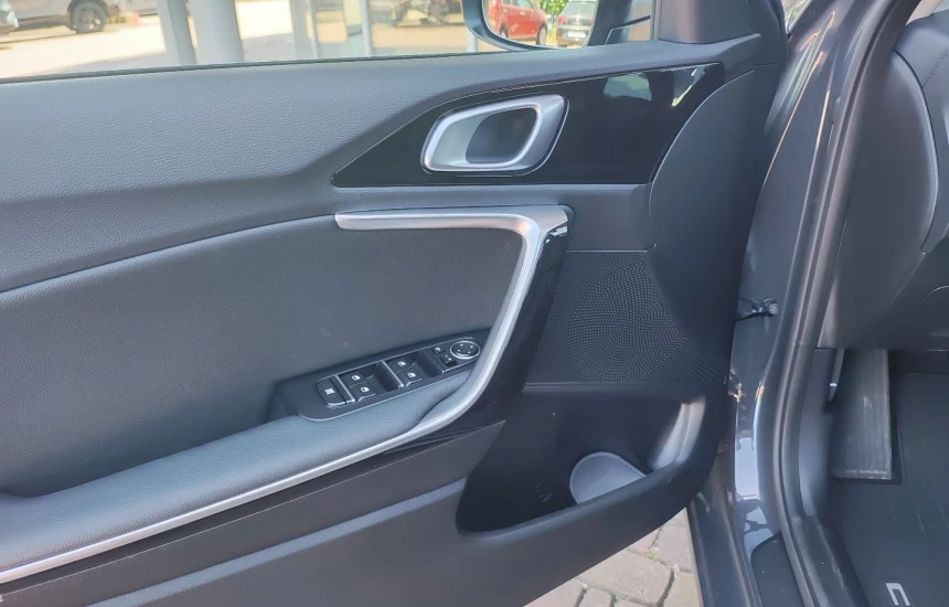 Kia Ceed SW 1.5 T-GDI Tribute