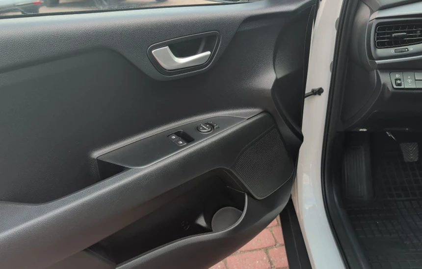 Kia Stonic 1.4 6MT M+FUN