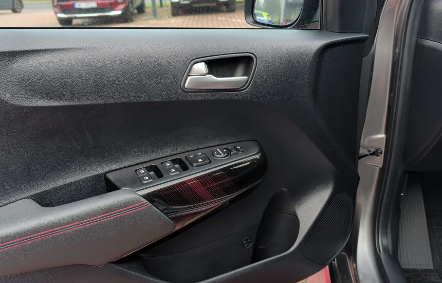 Kia Picanto 1.2 GT Line AMT + AEB