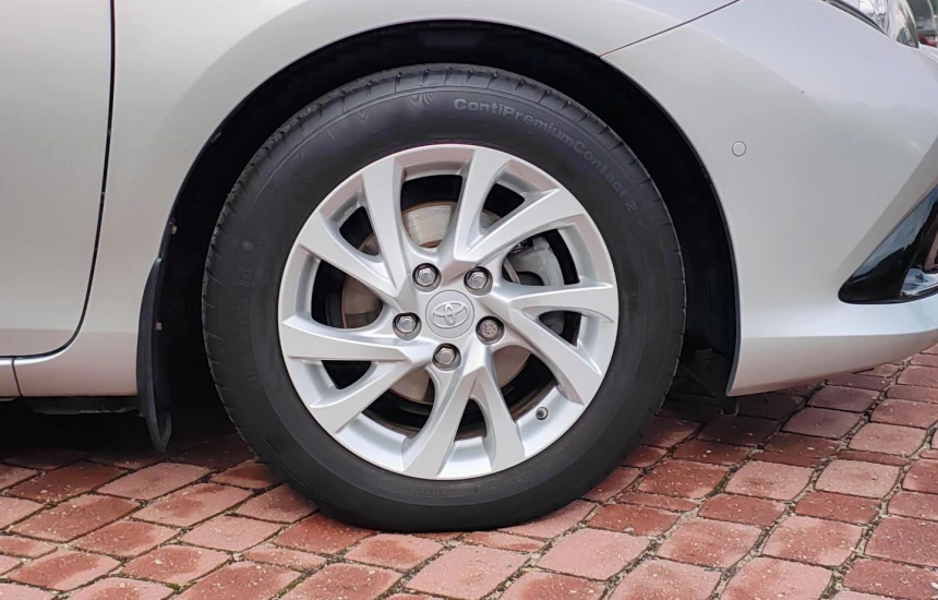 Toyota Auris REZERWACJA/ 1.8 Premium