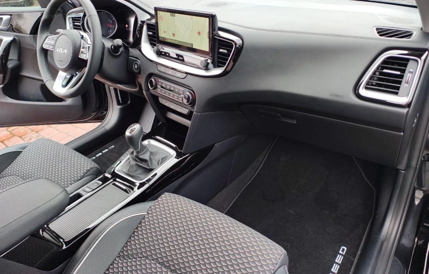 Kia Ceed SW 1.5T- GDI 6MT TRIBUTE+17''