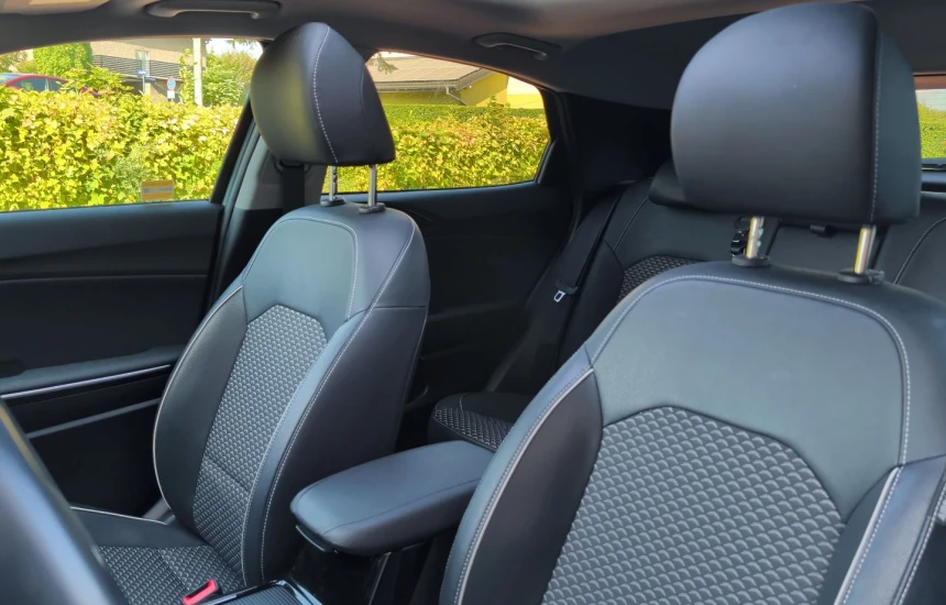 Kia XCeed 1,5T-GDI 7DCT MY25 L+AEB+Panorama