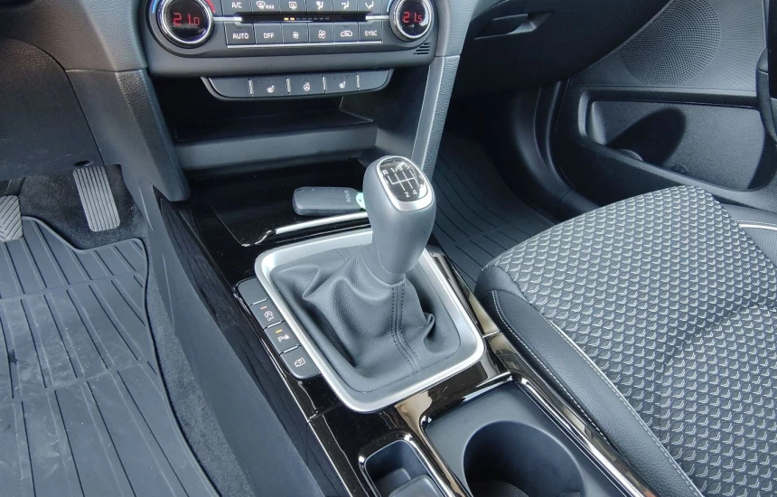 Kia Ceed SW 1.5 T-GDI Tribute