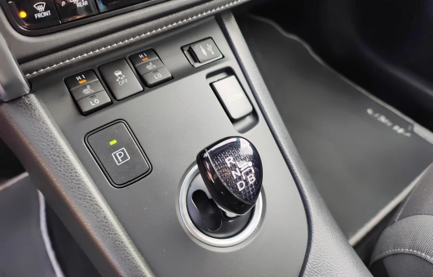 Toyota Auris REZERWACJA/ 1.8 Premium