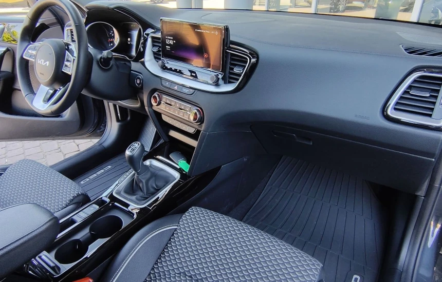 Kia Ceed SW 1.5 T-GDI Tribute