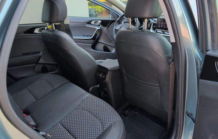 Kia XCeed 1,5T-GDI 7DCT MY25 L+AEB+Panorama