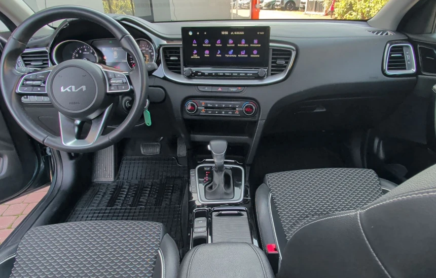 Kia XCeed 1,5T-GDI 7DCT MY25 L+AEB+Panorama