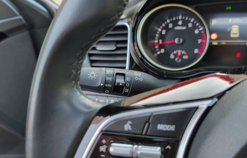 Kia XCeed 1,5T-GDI 7DCT MY25 L+AEB+Panorama