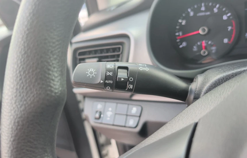 Kia Stonic 1.4 6MT M+FUN
