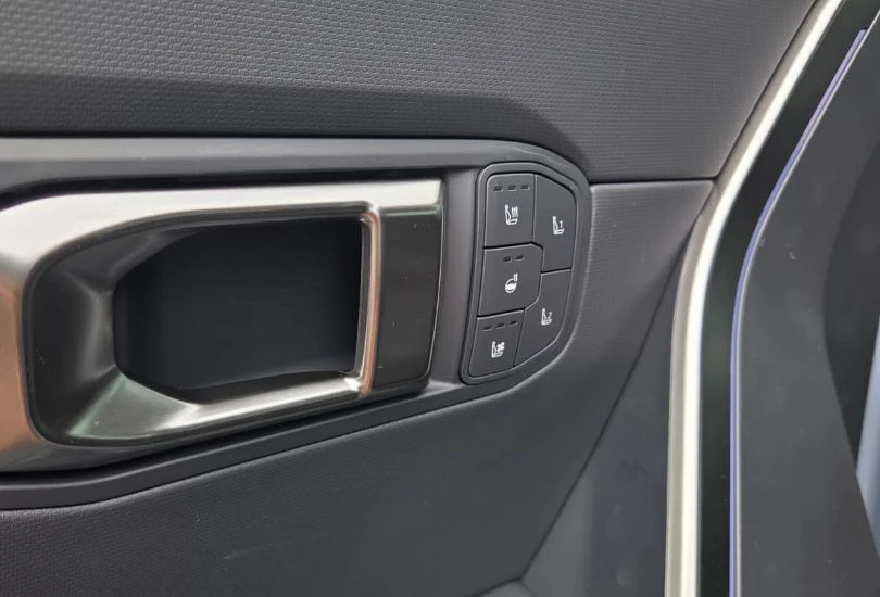 Kia Seltos XLine PALE GREY M